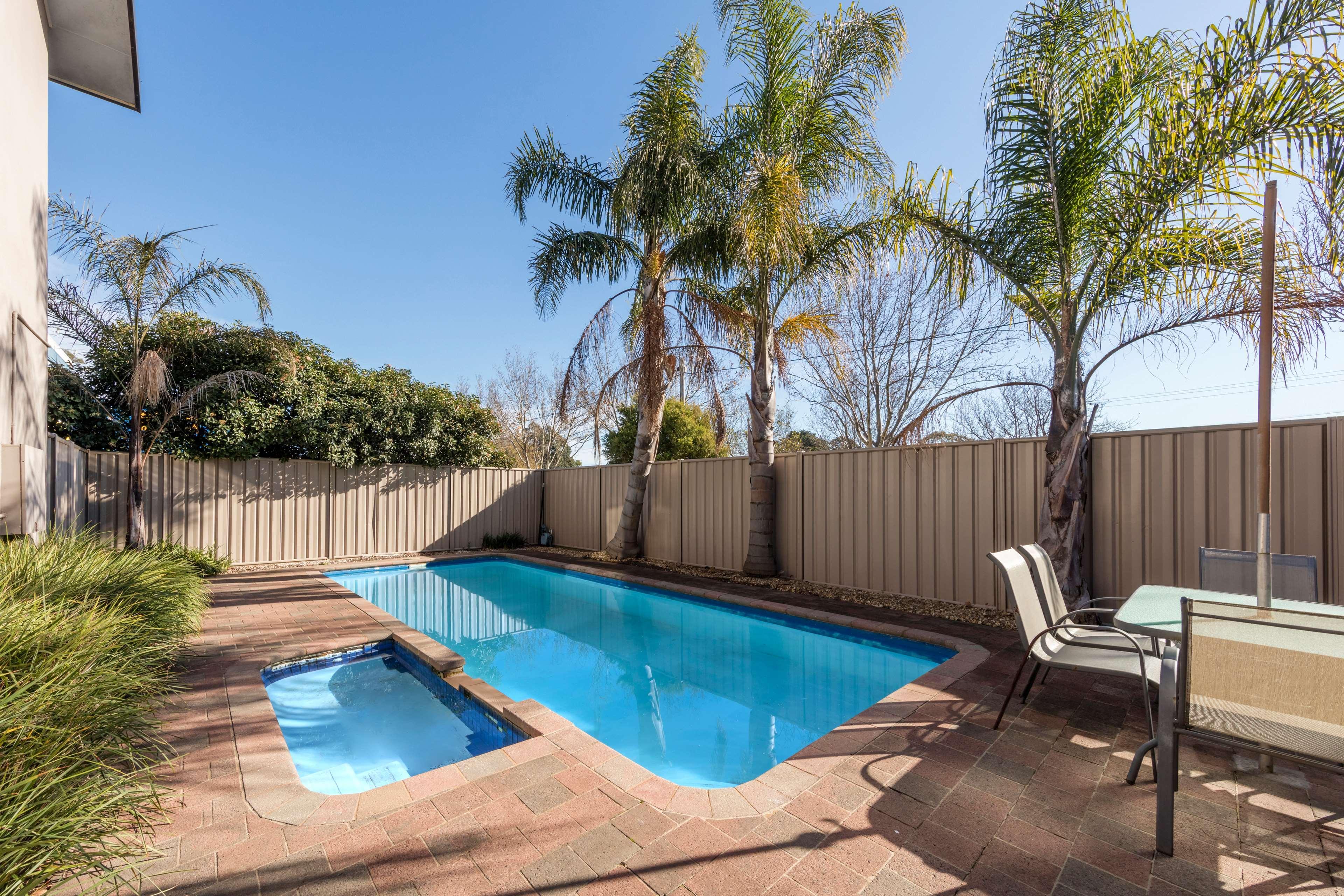 Best Western Governor Gipps Motor Inn Traralgon Exterior photo